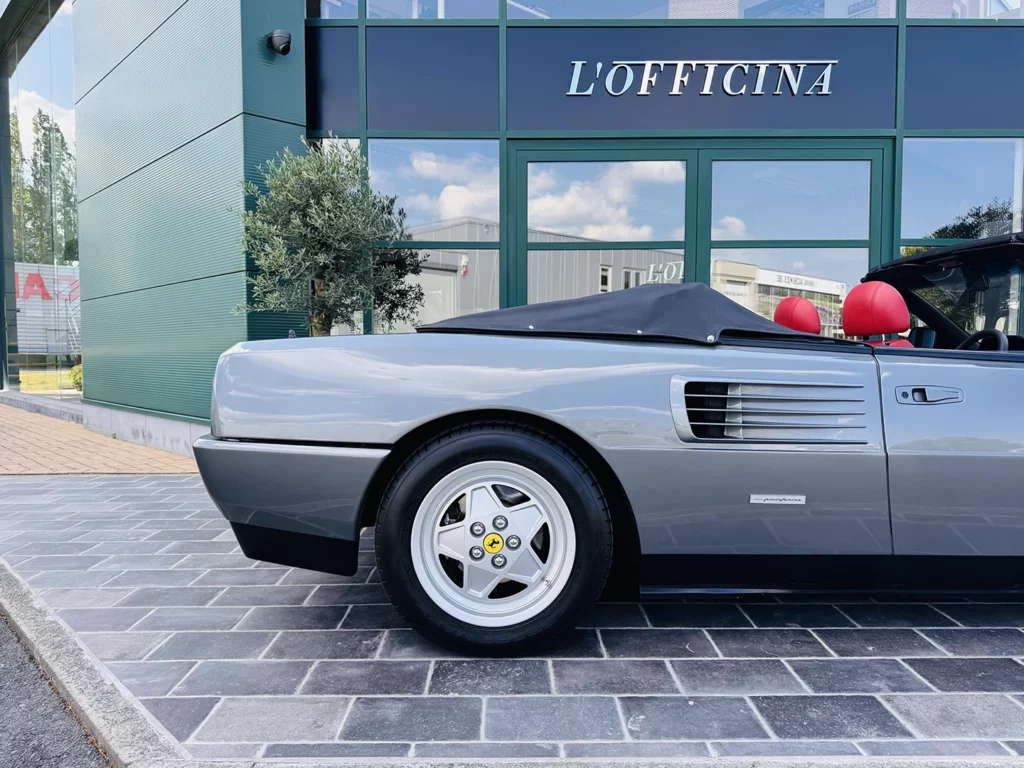 Profil droit de la Ferrari 365 GTC/4 Marrone Colorado
